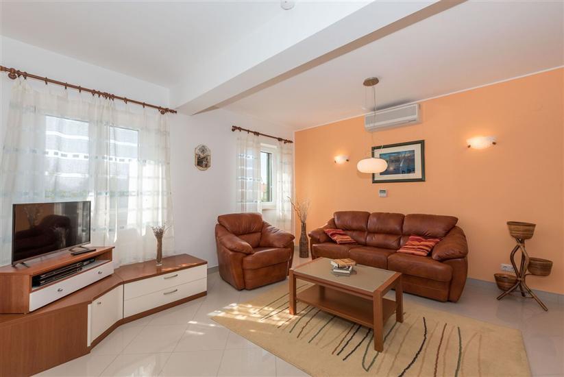 House K1, for 10 persons