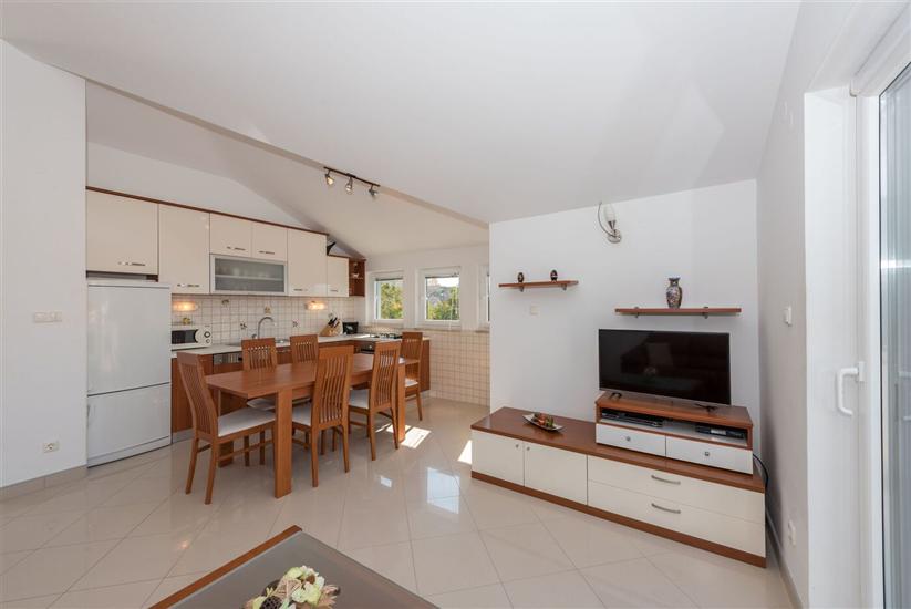 House K1, for 10 persons