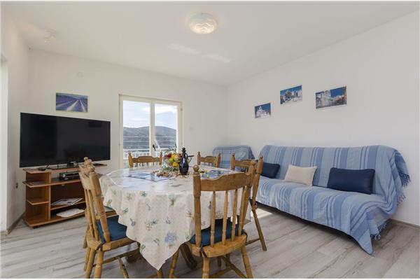 Apartment A2, for 8 persons