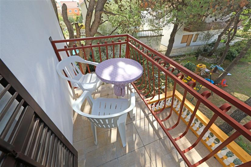 Room S4, for 3 persons