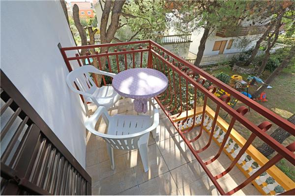 Room S4, for 3 persons