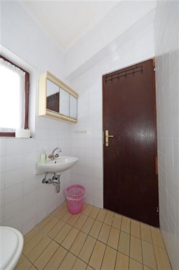 Room S4, for 3 persons