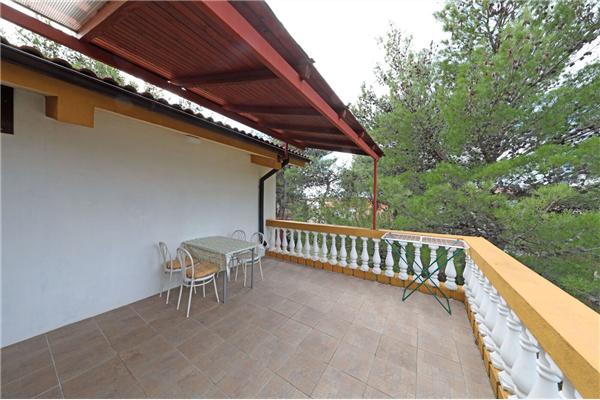 Room S6, for 3 persons