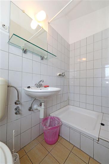 Room S6, for 3 persons