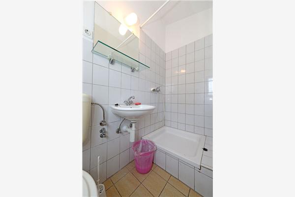 Room S6, for 3 persons