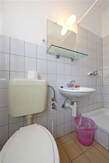 Room S6, for 3 persons