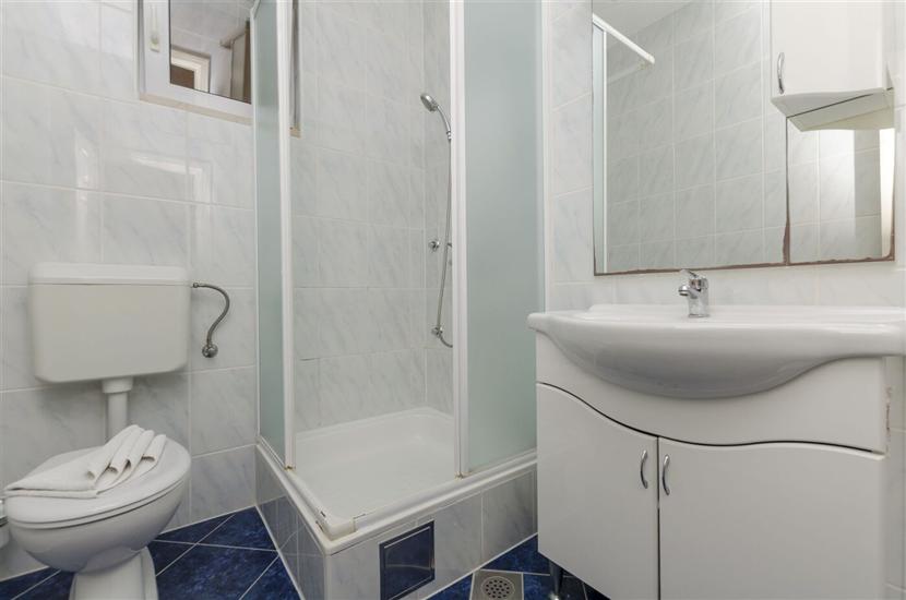 Apartment A1, for 5 persons