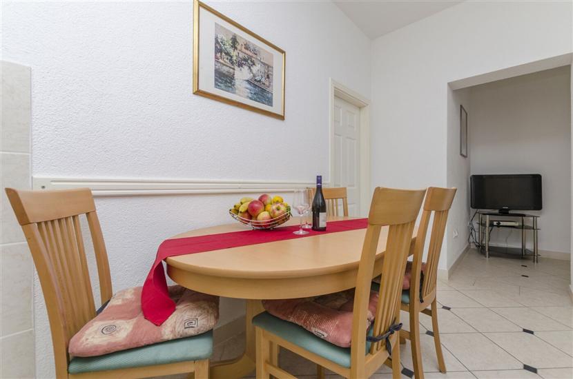 Apartment A2, for 5 persons