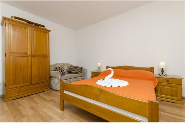 Apartment A5, for 5 persons