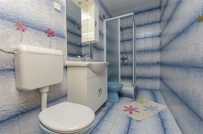 Apartment A5, for 5 persons