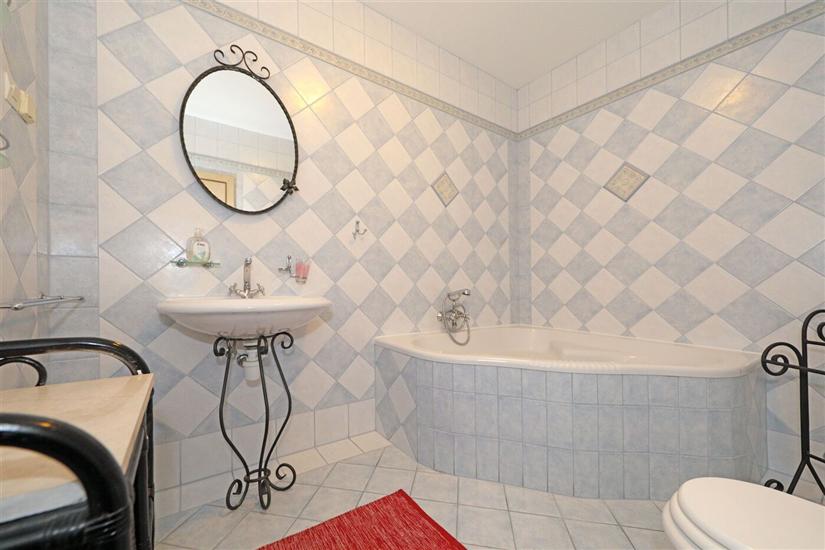 Apartment A2, for 5 persons