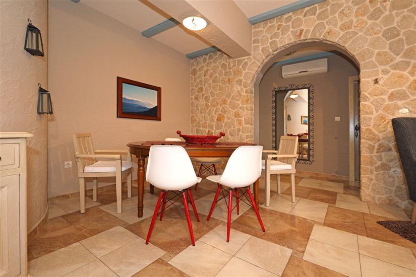 Apartment A5, for 6 persons