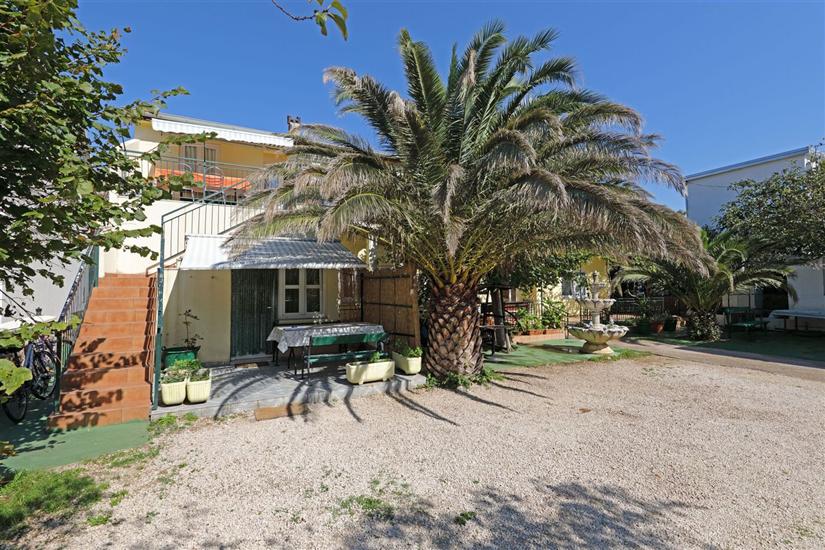 Apartments and Rooms Dragica