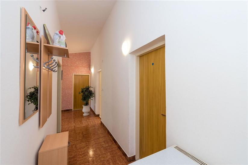 Apartments and Rooms Dragica