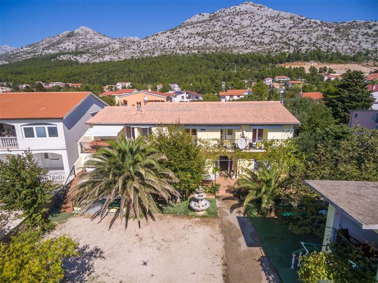 Apartments and Rooms Dragica