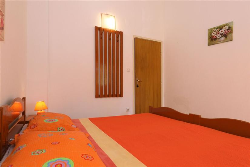 Room S1, for 2 persons