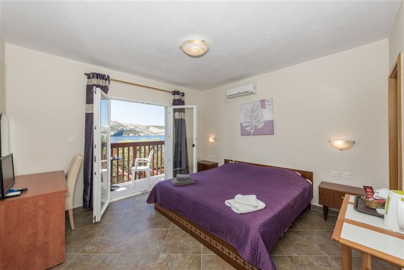 Room S2, for 2 persons