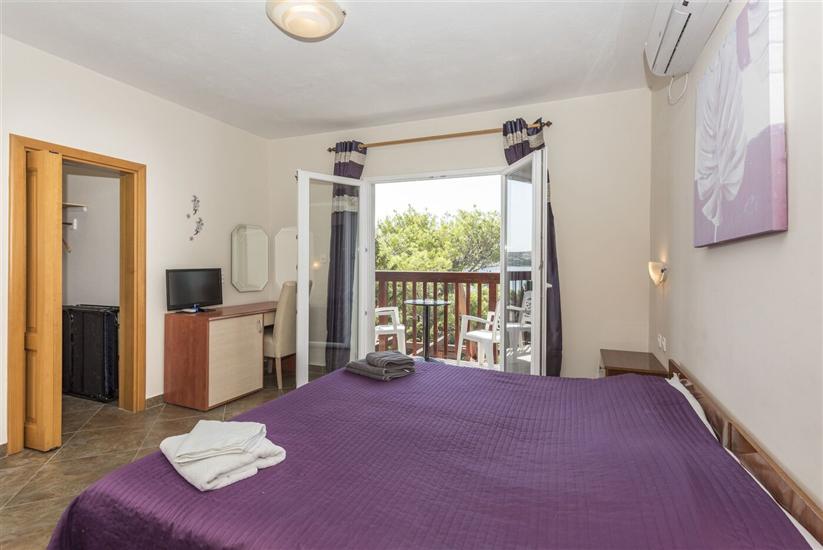 Room S2, for 2 persons