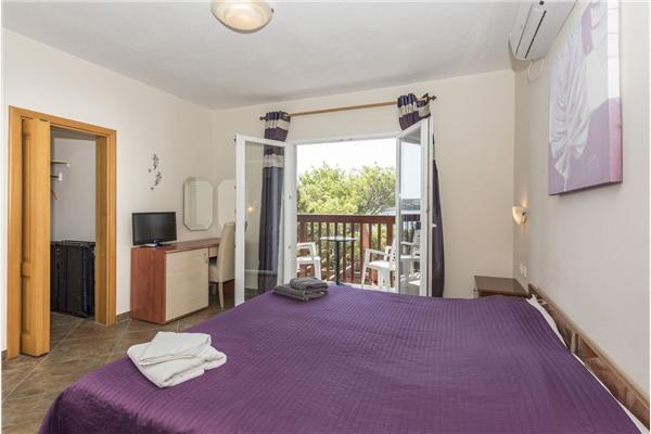 Room S2, for 2 persons