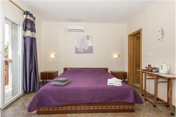 Room S2, for 2 persons