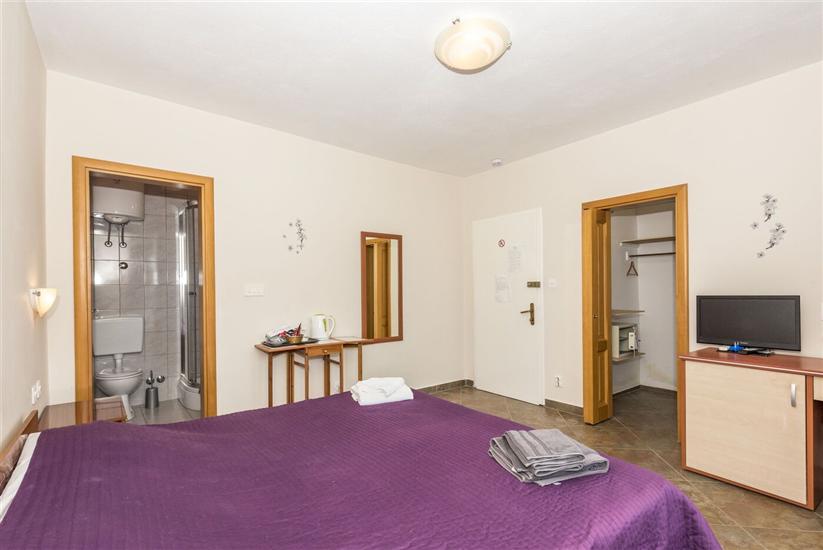 Room S2, for 2 persons