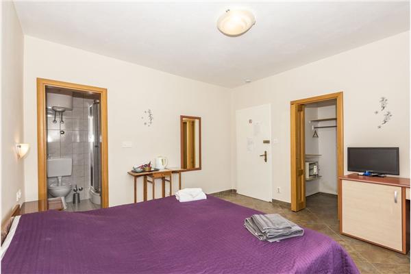 Room S2, for 2 persons