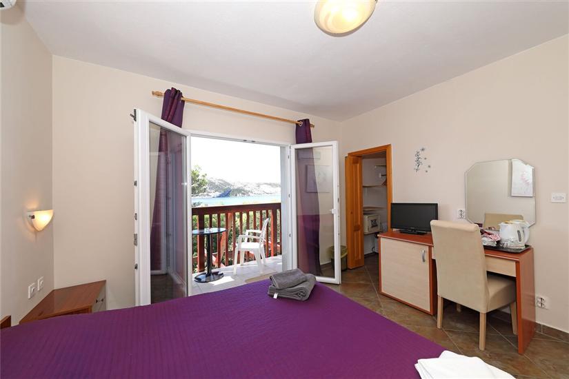 Room S1, for 2 persons