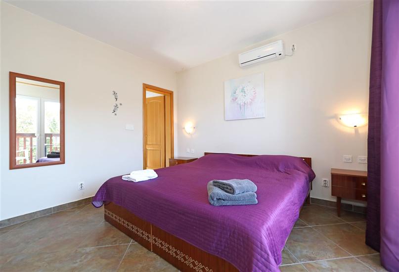 Room S1, for 2 persons