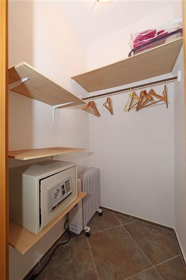 Room S1, for 2 persons