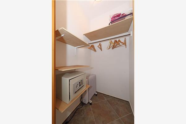 Room S1, for 2 persons