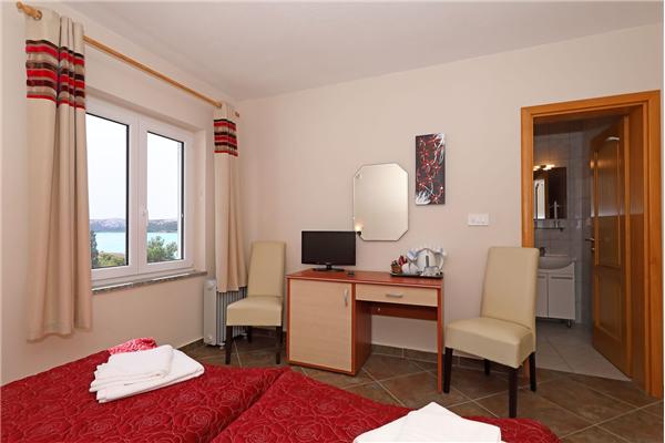 Room S3, for 2 persons