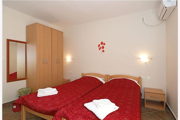 Room S3, for 2 persons