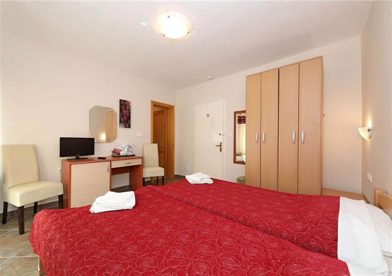 Room S3, for 2 persons