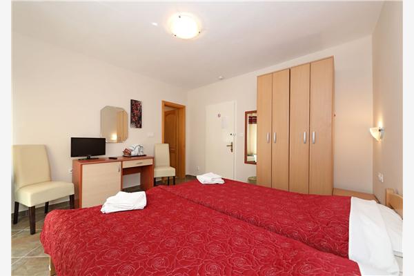 Room S3, for 2 persons