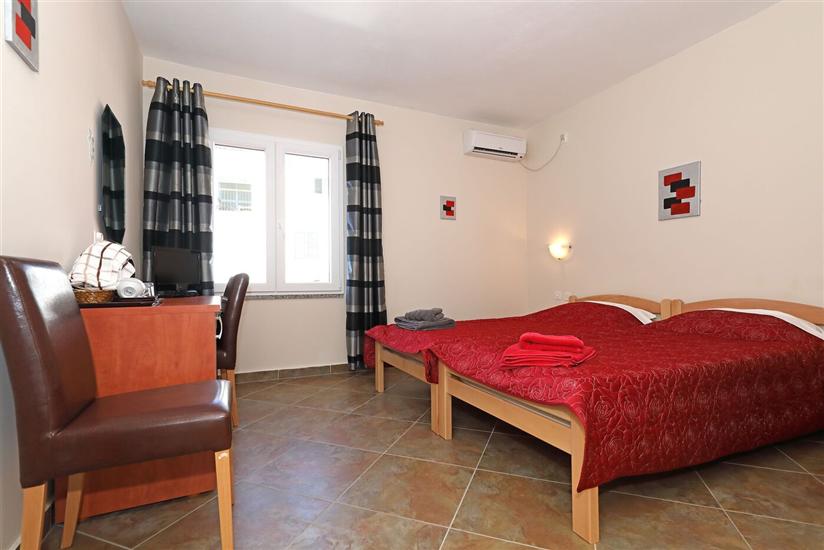 Room S4, for 2 persons