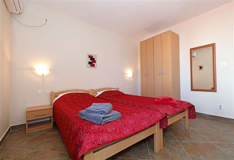 Room S4, for 2 persons