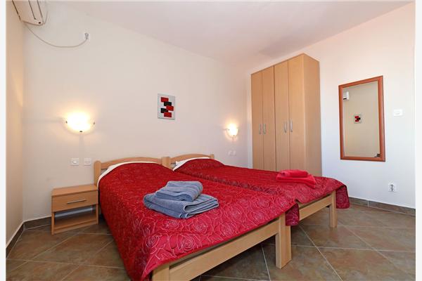 Room S4, for 2 persons