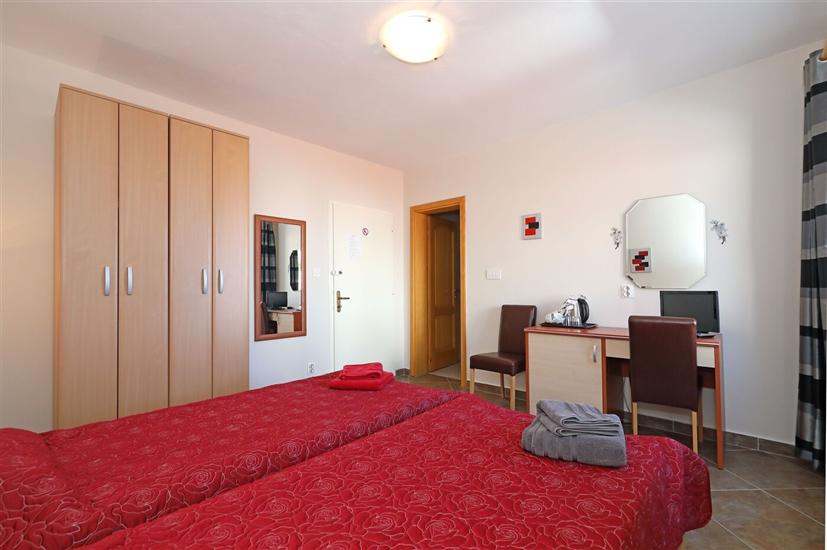 Room S4, for 2 persons