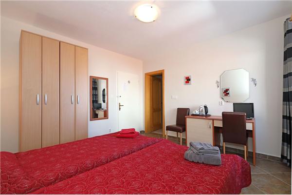 Room S4, for 2 persons