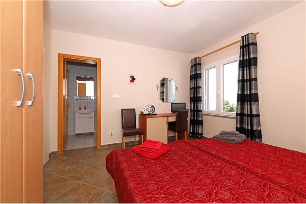 Room S4, for 2 persons