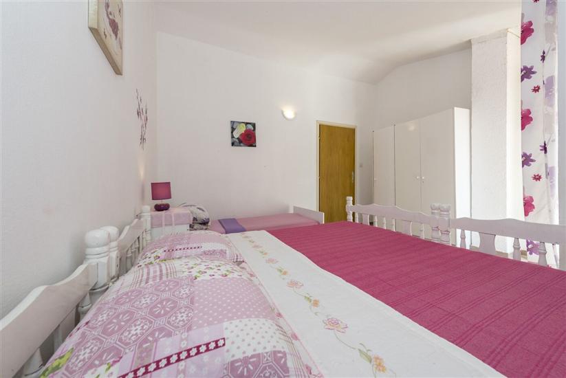 Apartment A1, for 5 persons