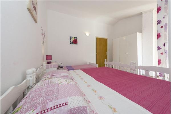 Apartment A1, for 5 persons
