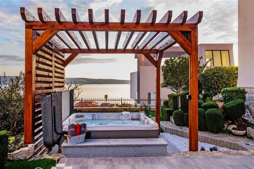 Apartment and Rooms Ana