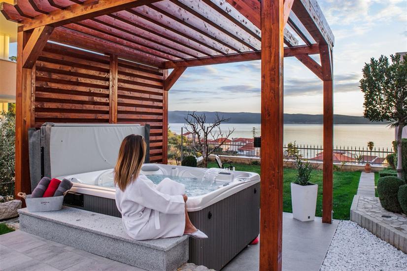 Apartment and Rooms Ana