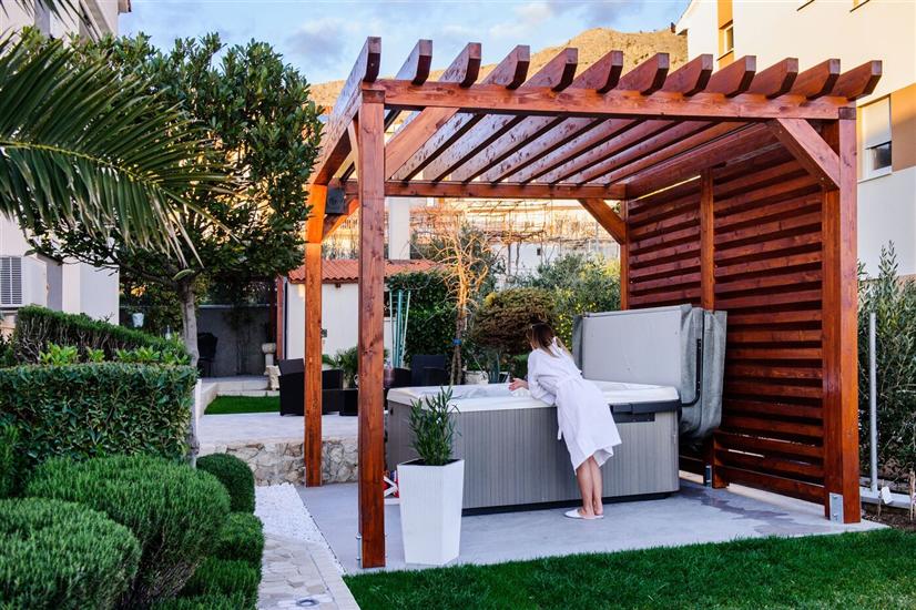 Apartment and Rooms Ana