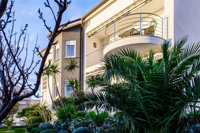 Apartment and Rooms Ana