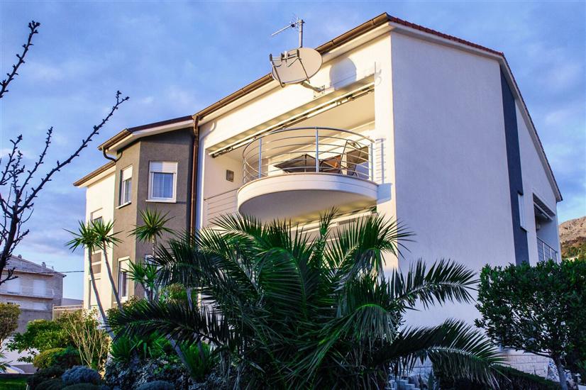 Apartment and Rooms Ana