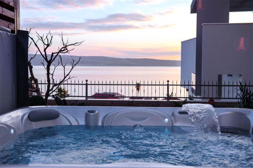 Apartment and Rooms Ana