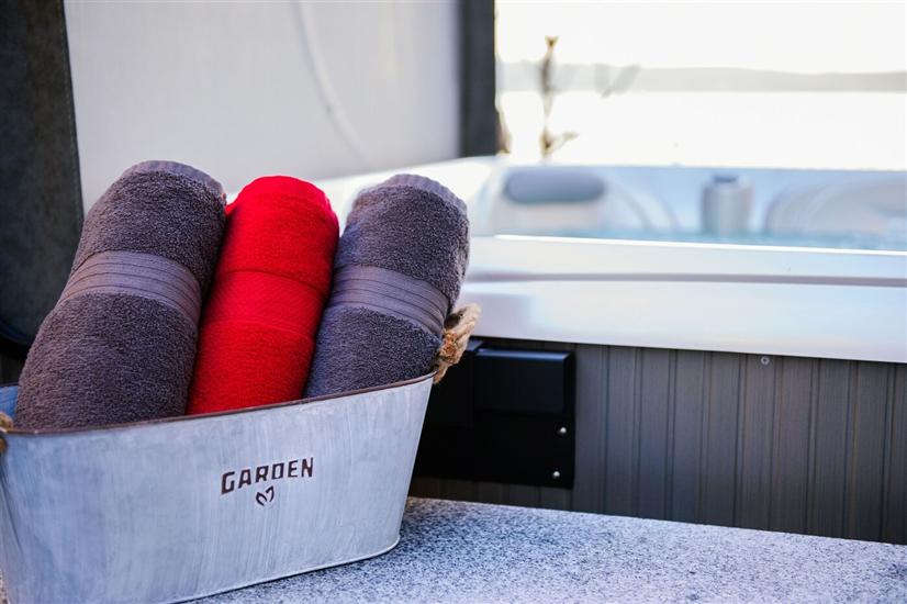 Apartment and Rooms Ana