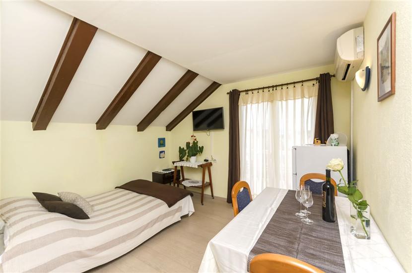 Apartment A2, for 3 persons